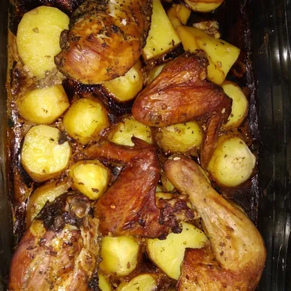 Курица в соевом соусе, запечённая с картошкой