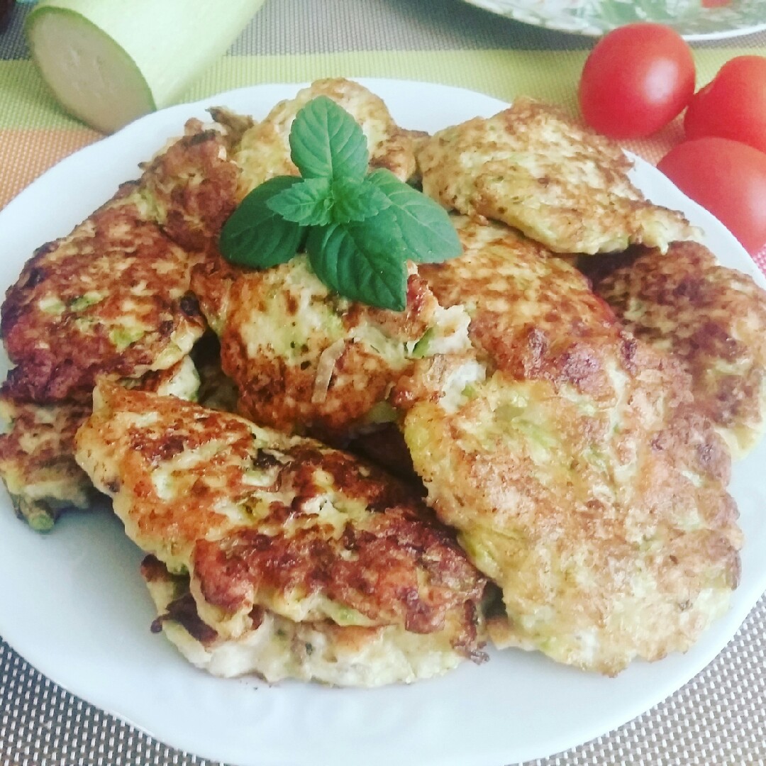 Оладьи из курицы и кабачков