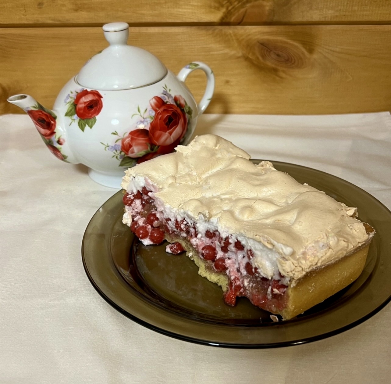 Пирог «Трайблескухен» с красной смородиной 