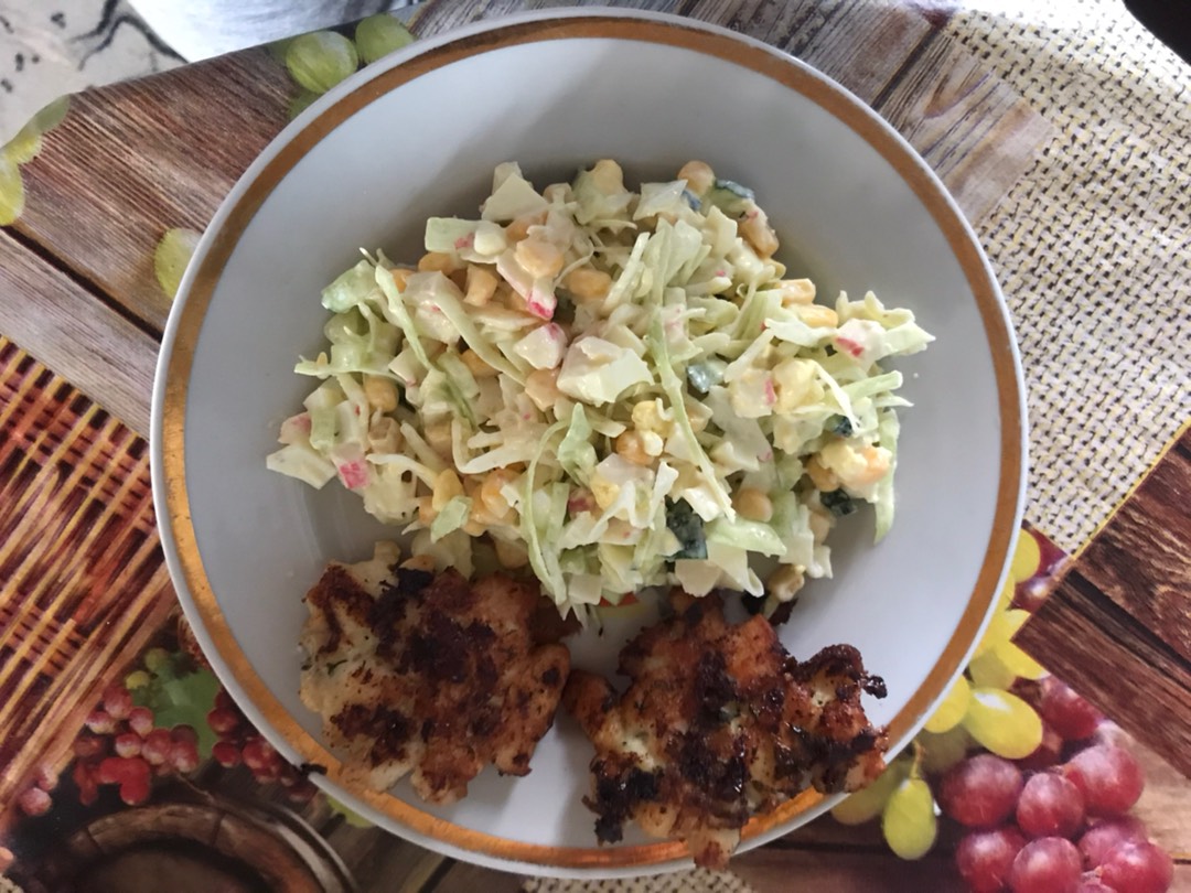 Салат с капустой, крабовыми палочками и огурцом пошаговый рецепт