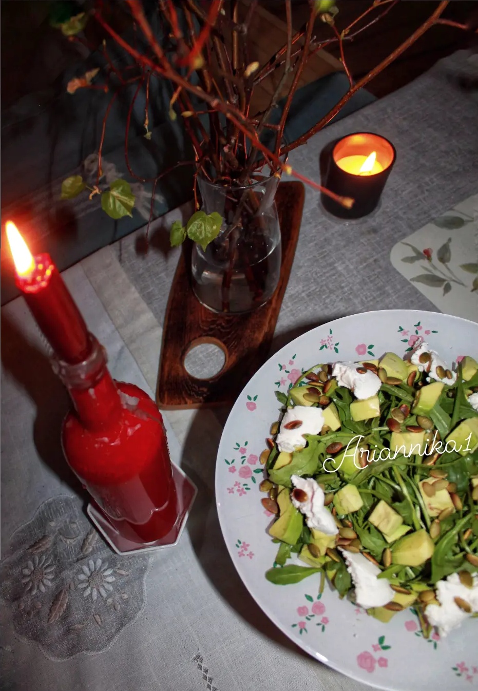 Салат с рукколой, авокадо и творожным сыром