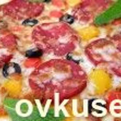 Пицца с оливками и салями