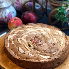 Шарлотка с грецкими орехами и корицей🍏🍎