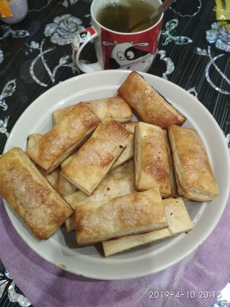 Язычки из слоёного теста