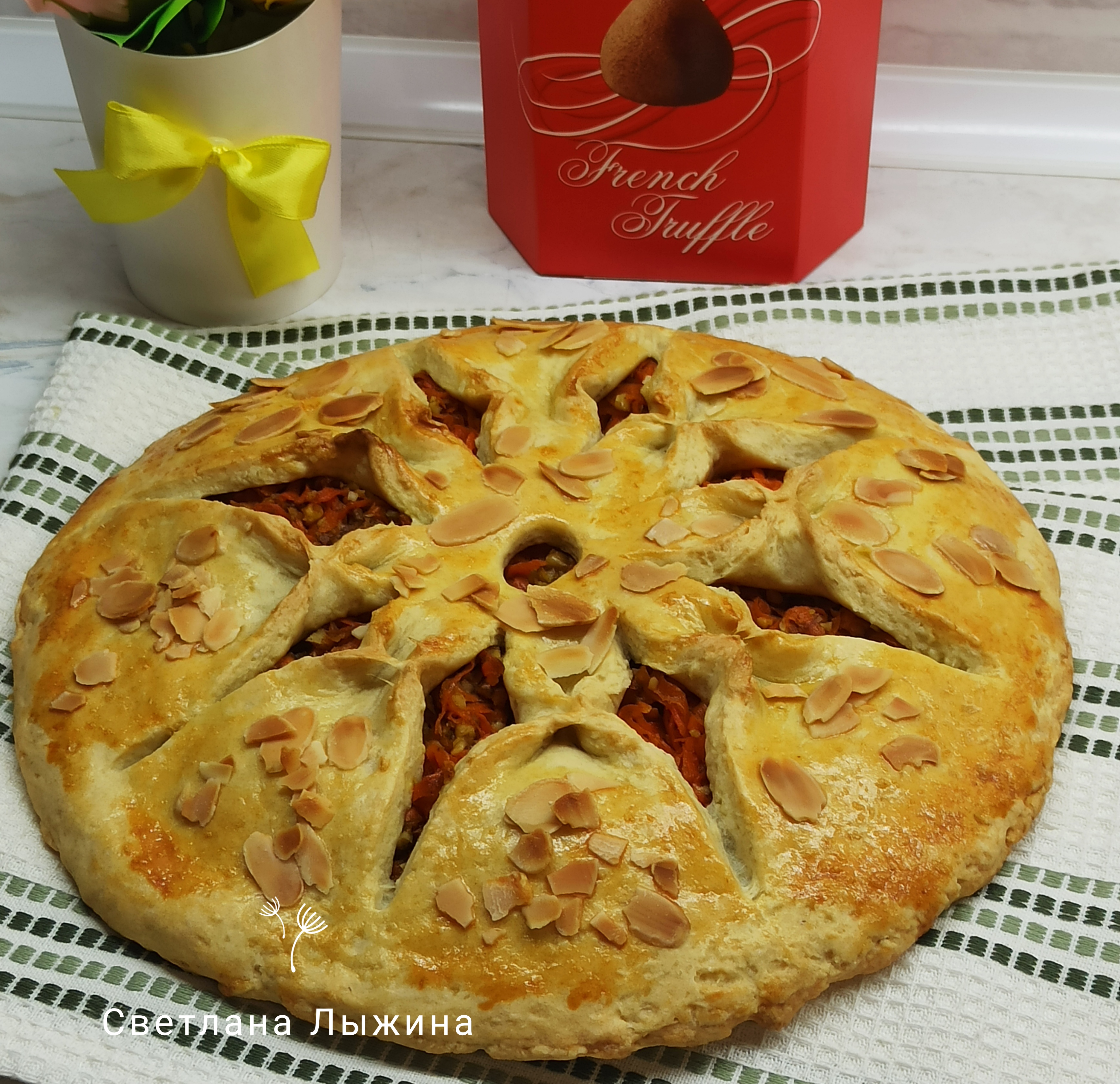 Песочный пирог с морковно-ореховой начинкой