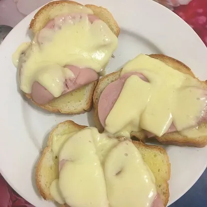 Быстрый бутерброд с колбасой