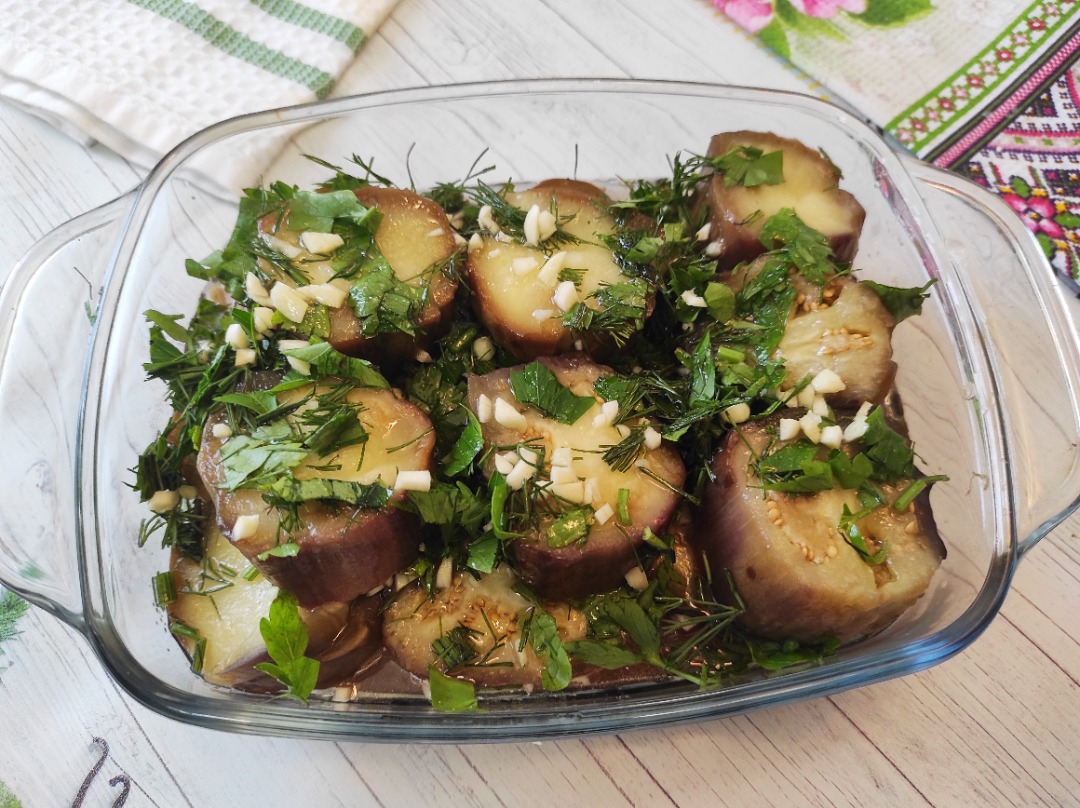 Консервированный салат из баклажанов с кабачками