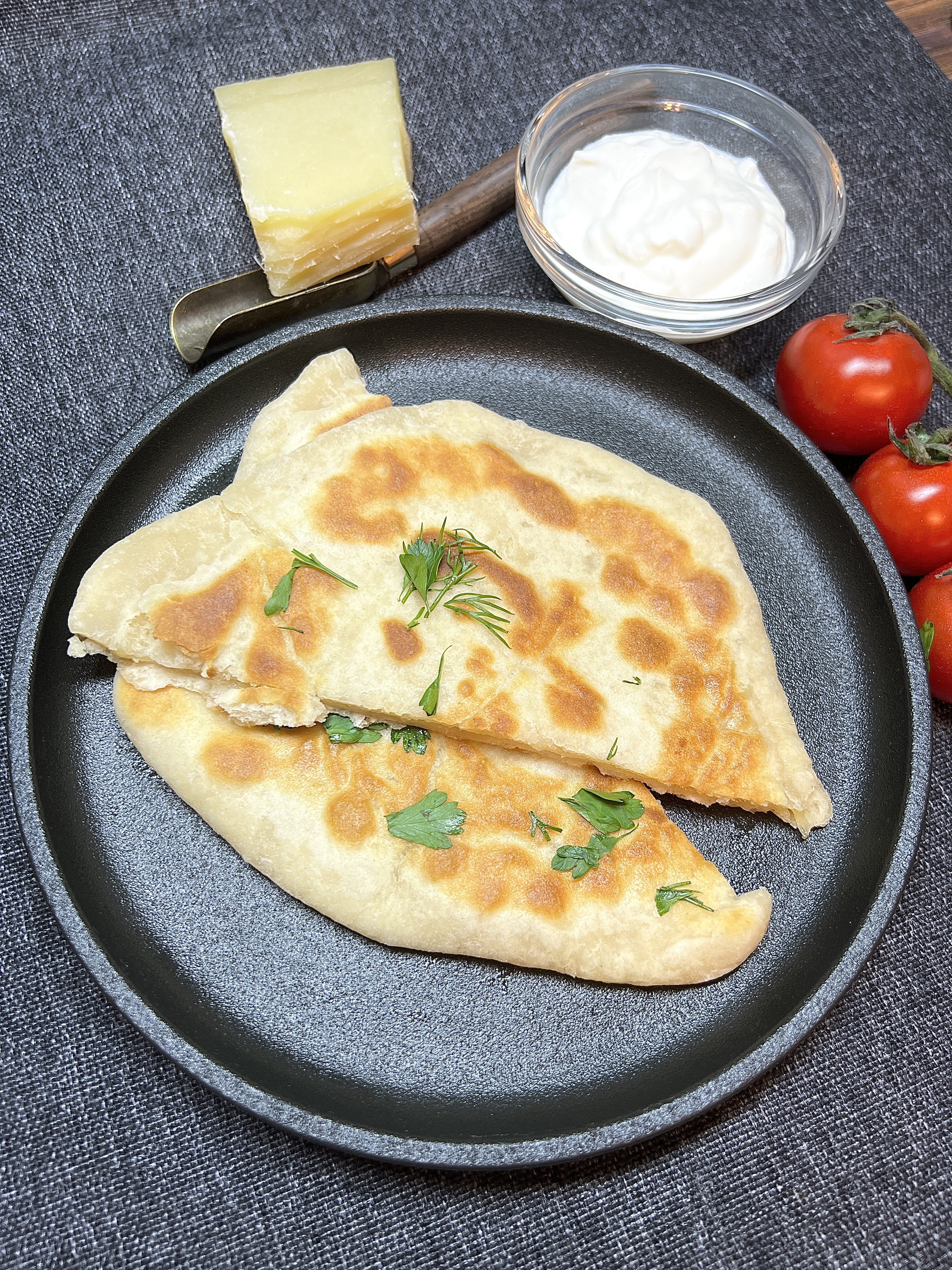 Лепешка с сыром (Chees Naan)