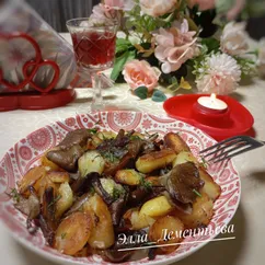 Жареный картофель с грибами 
