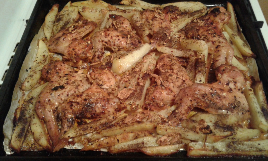 Куриные крылышки барбекю с запечённым картофелем