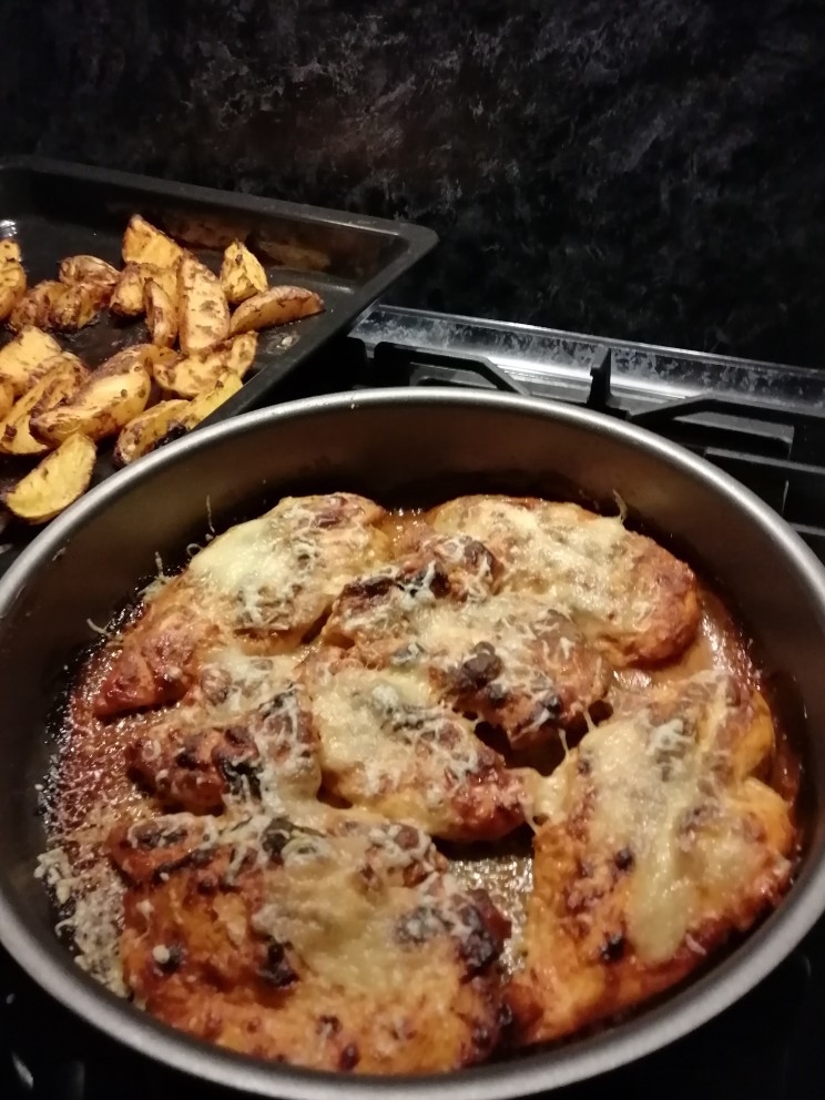 Сочный стейк из свинины на сковороде в сливочном соусе с грибами простой рецепт пошаговый