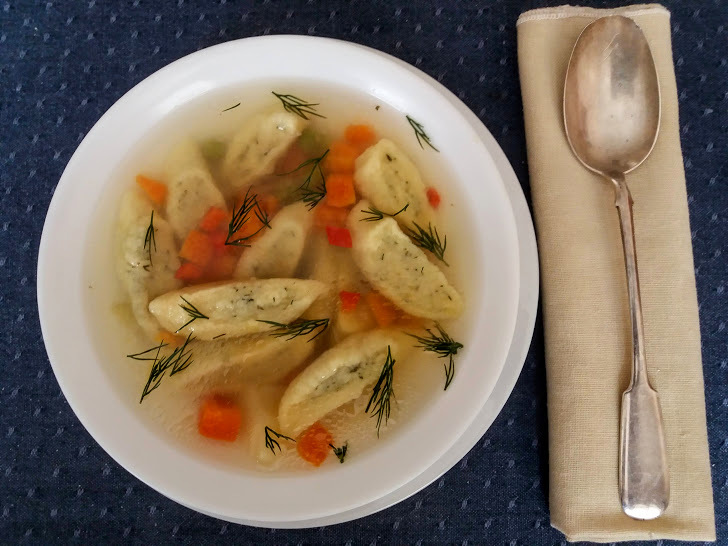 Куриный суп с укропными клецками