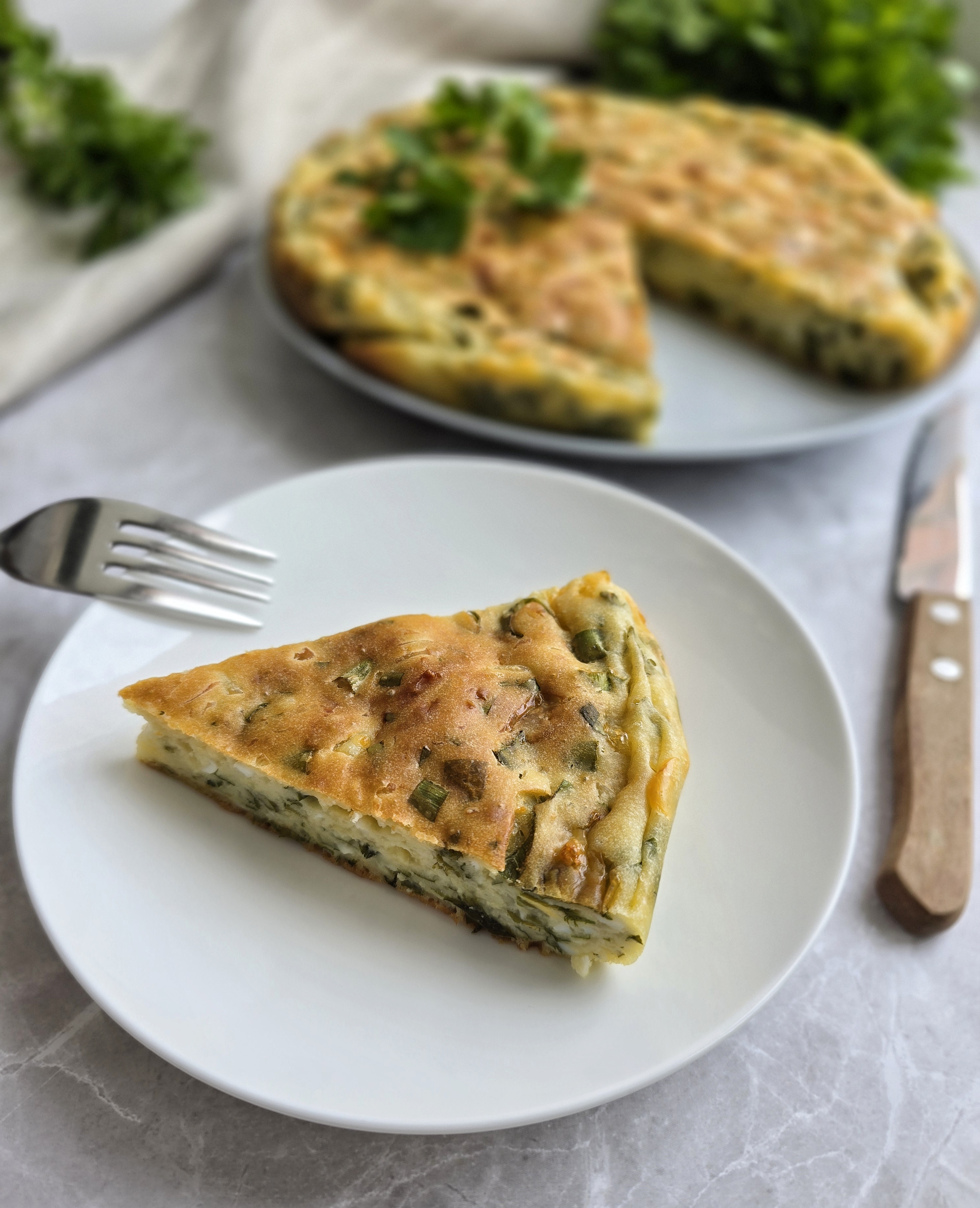 Заливной пирог с яйцами и зеленым луком
