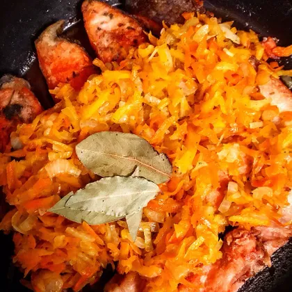 Жареная рыба с луком и морковью 🐡🥕🌱