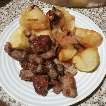 Жареное мясо с картошечкой по-деревенски