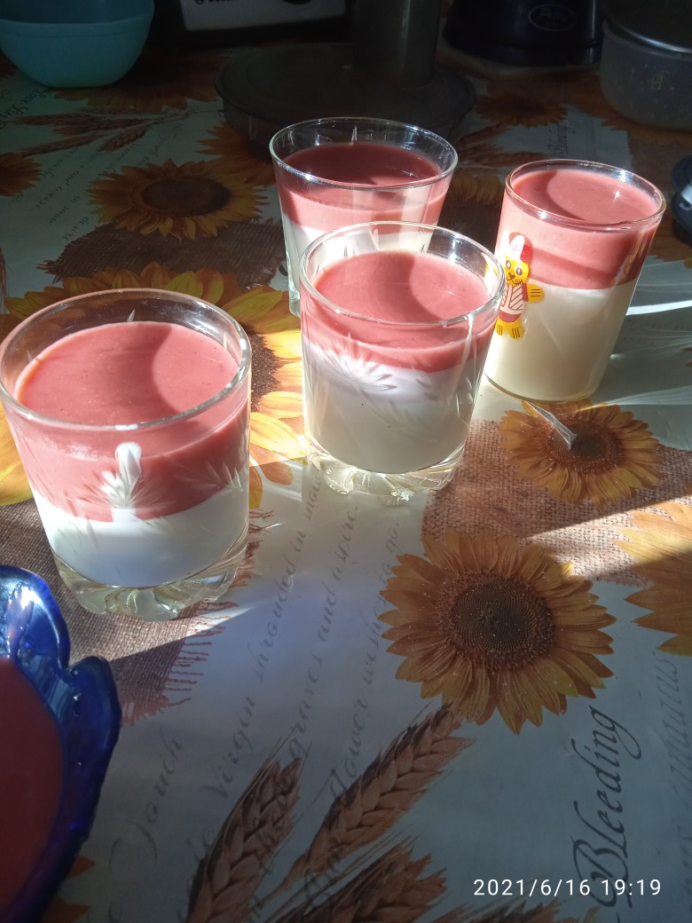 Сметанно-ягодное желе