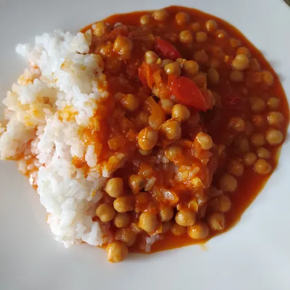 Нутовый карри с рисом
