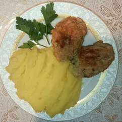 Котлеты из говядины с картофельным пюре на воде