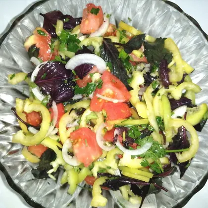Салат из первых свежих овощей