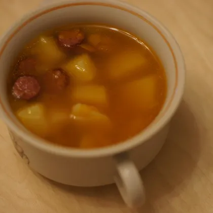 Суп с фасолью и копчеными колбасками