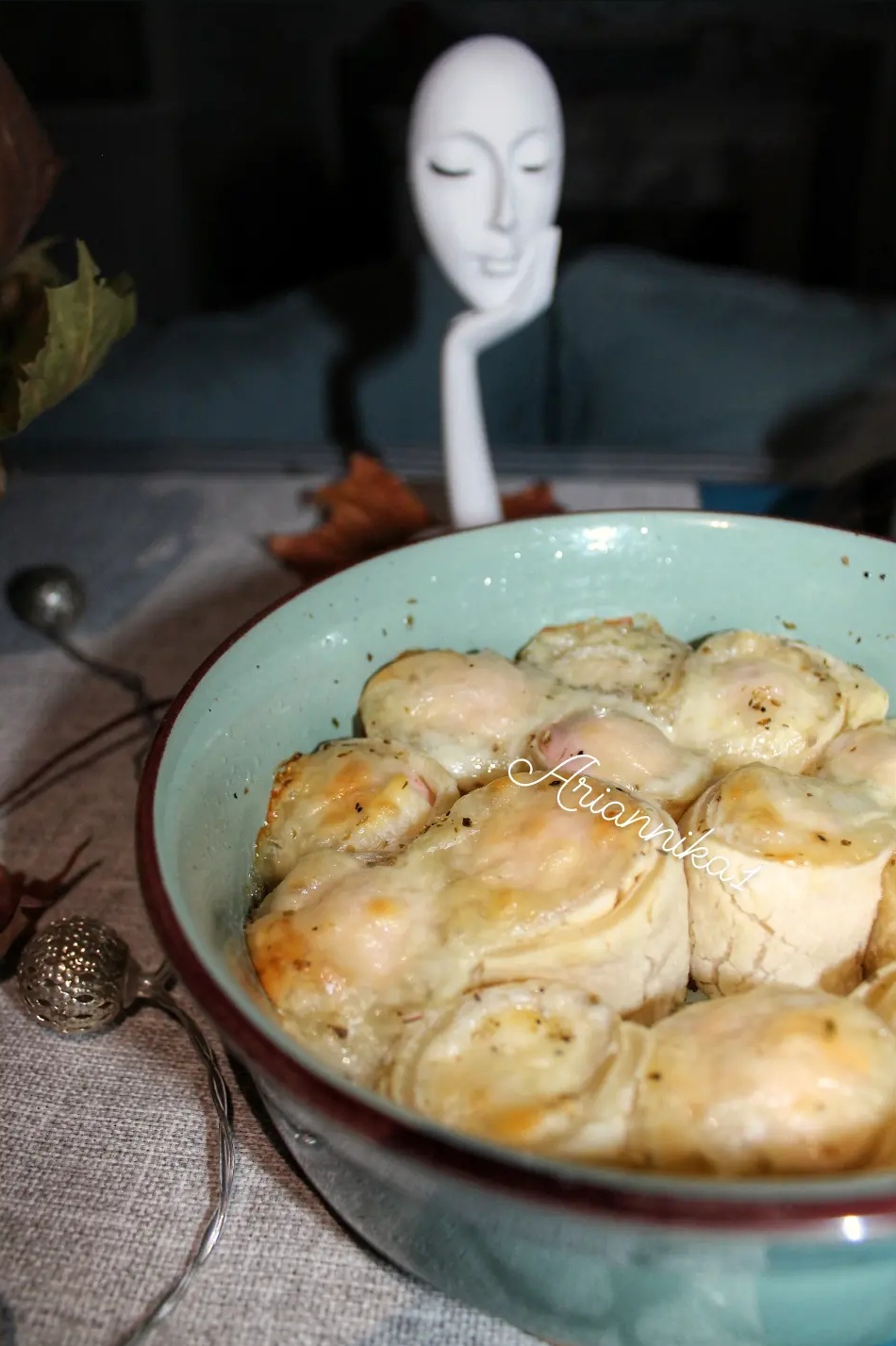 Разборный пирог с сосисками и моцареллой