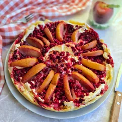 Пирог с брусникой и яблоками