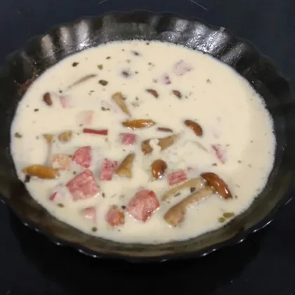 Сырный суп с копченостями, грибами и рисом