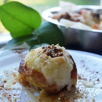 Яблоки запеченные с мёдом и орехами в духовке