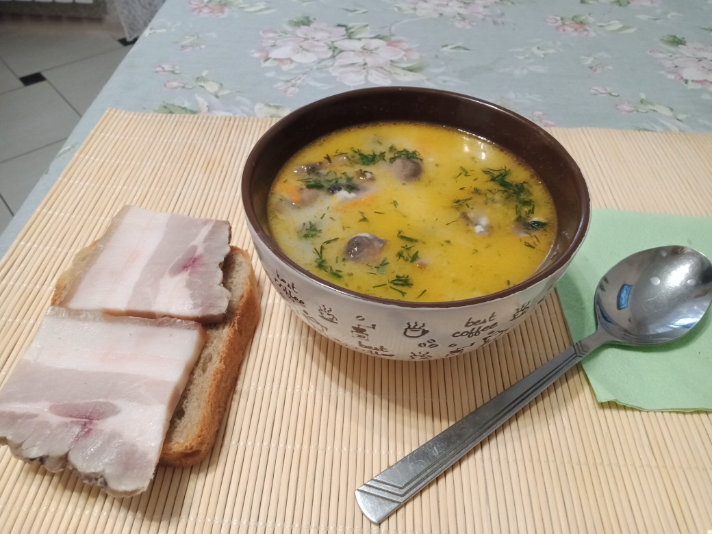 Суп с шампиньонами и сыром