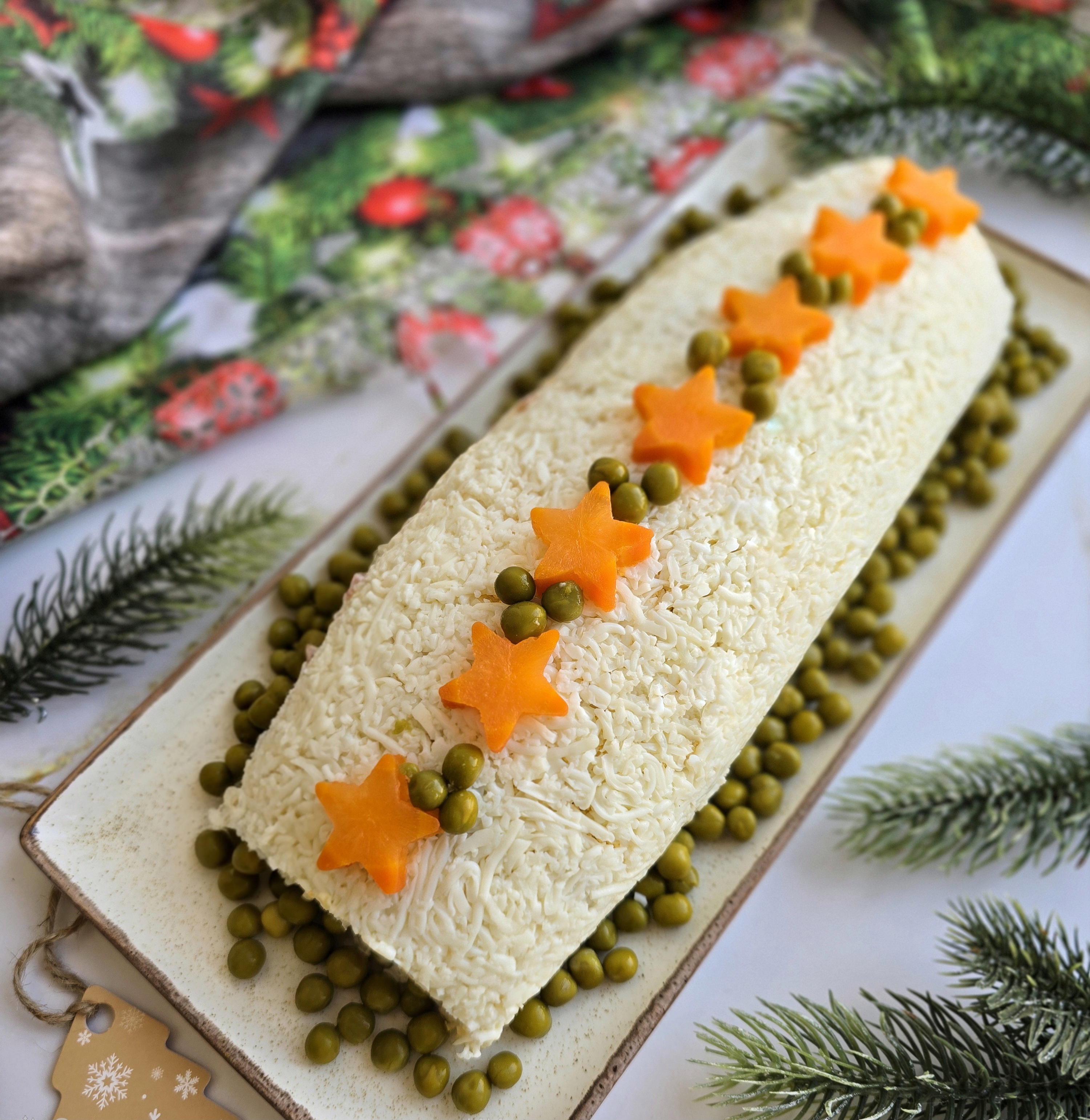 Салат Оливье в форме рулета