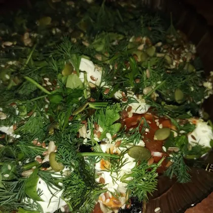 Тёплый салат с хрустящими баклажанами и помидорами
