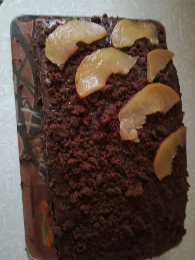 Шоколадно-персиковый торт