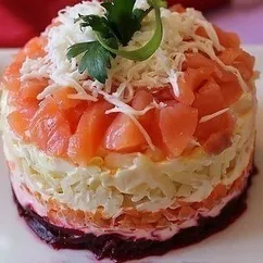 Слоеный салат "Новогоднее предвкушение"