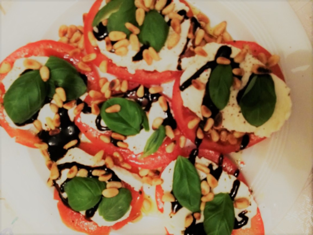 Закуска "Капрезе с песто"