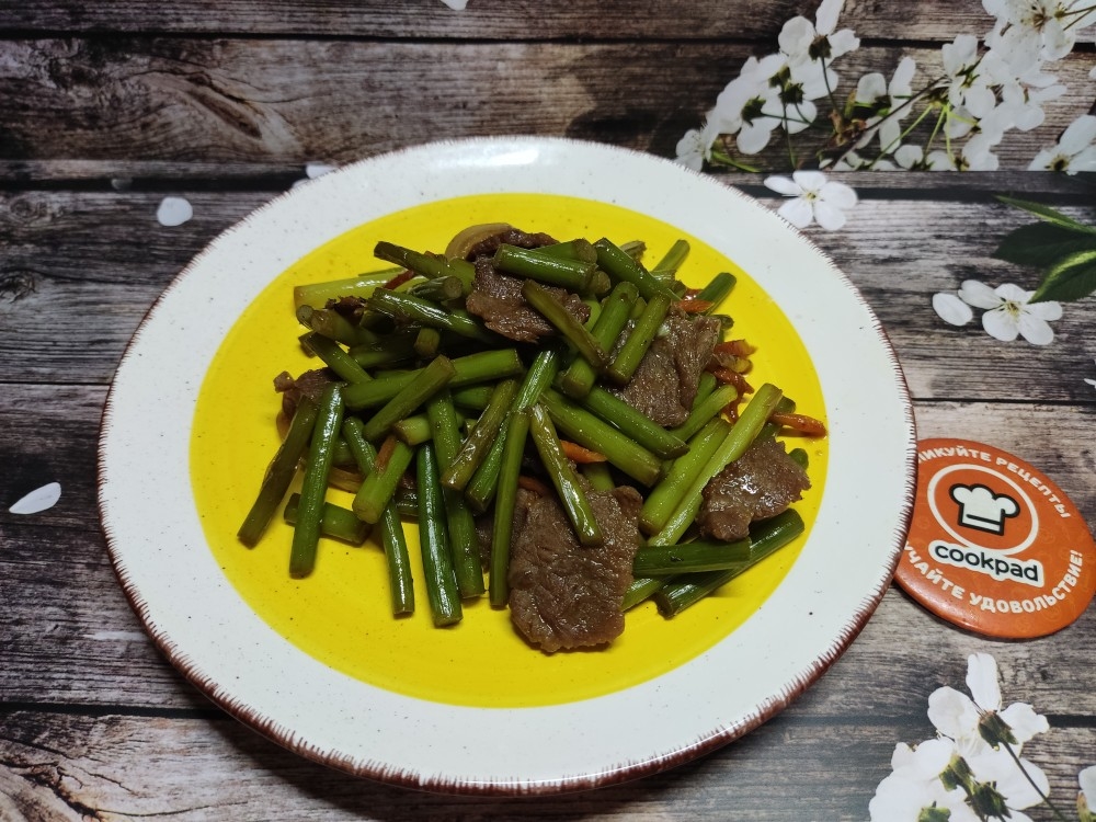 Рецепт мяса с чесночными стрелками — Кулинарные рецепты любящей жены