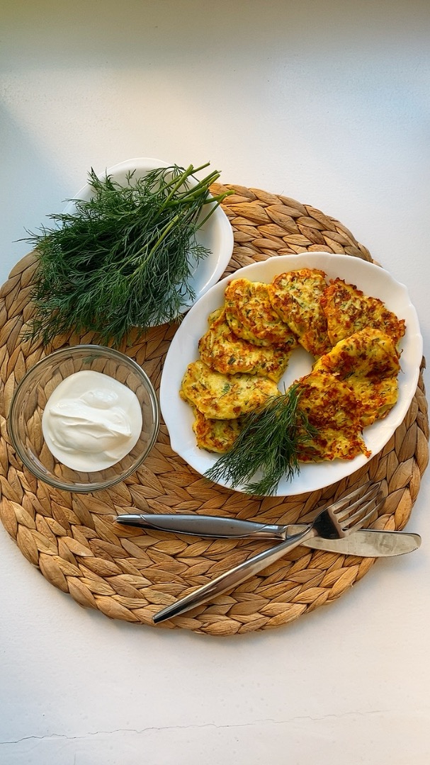 Кабачковые оладьи с сыром и зеленью