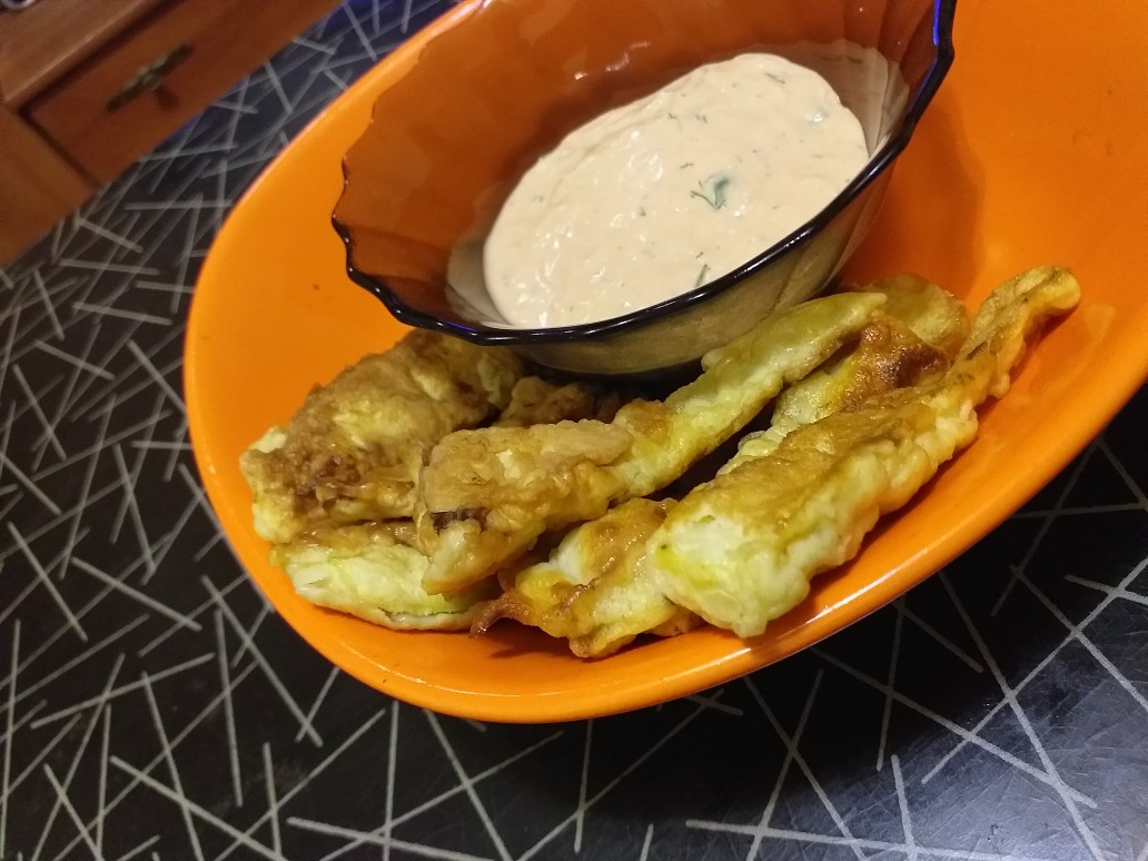 Запечённые кабачки с чесночным соусом