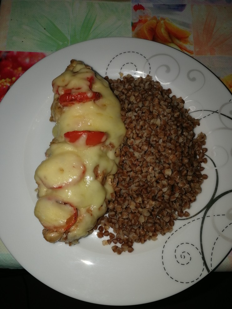 Грудка сыром и помидорами