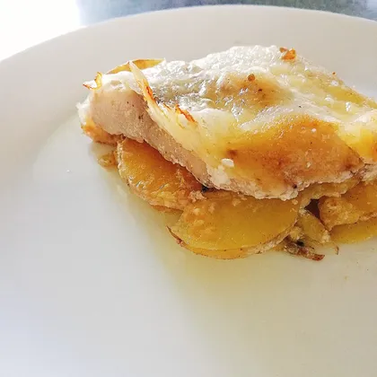 Филе пангасиуса на подушке из картофеля в духовке