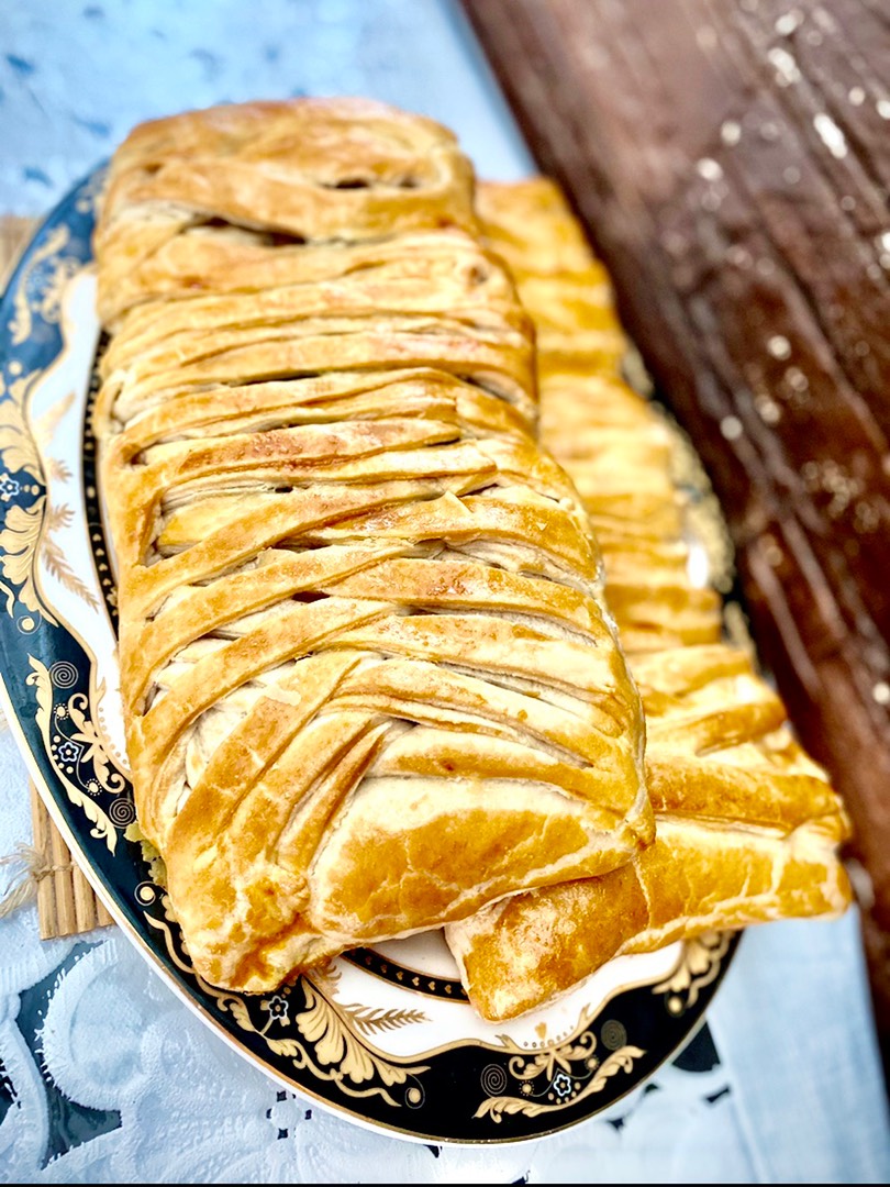 Слоеный рулет из курицы и грибов
