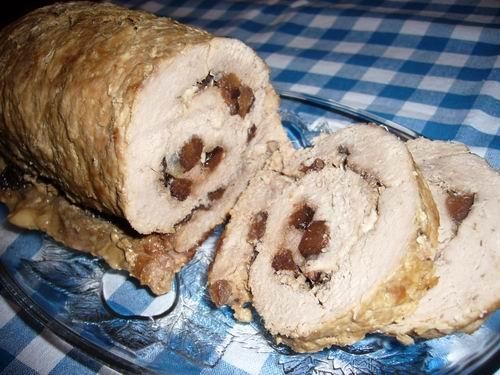 Телячий рулет с черносливом