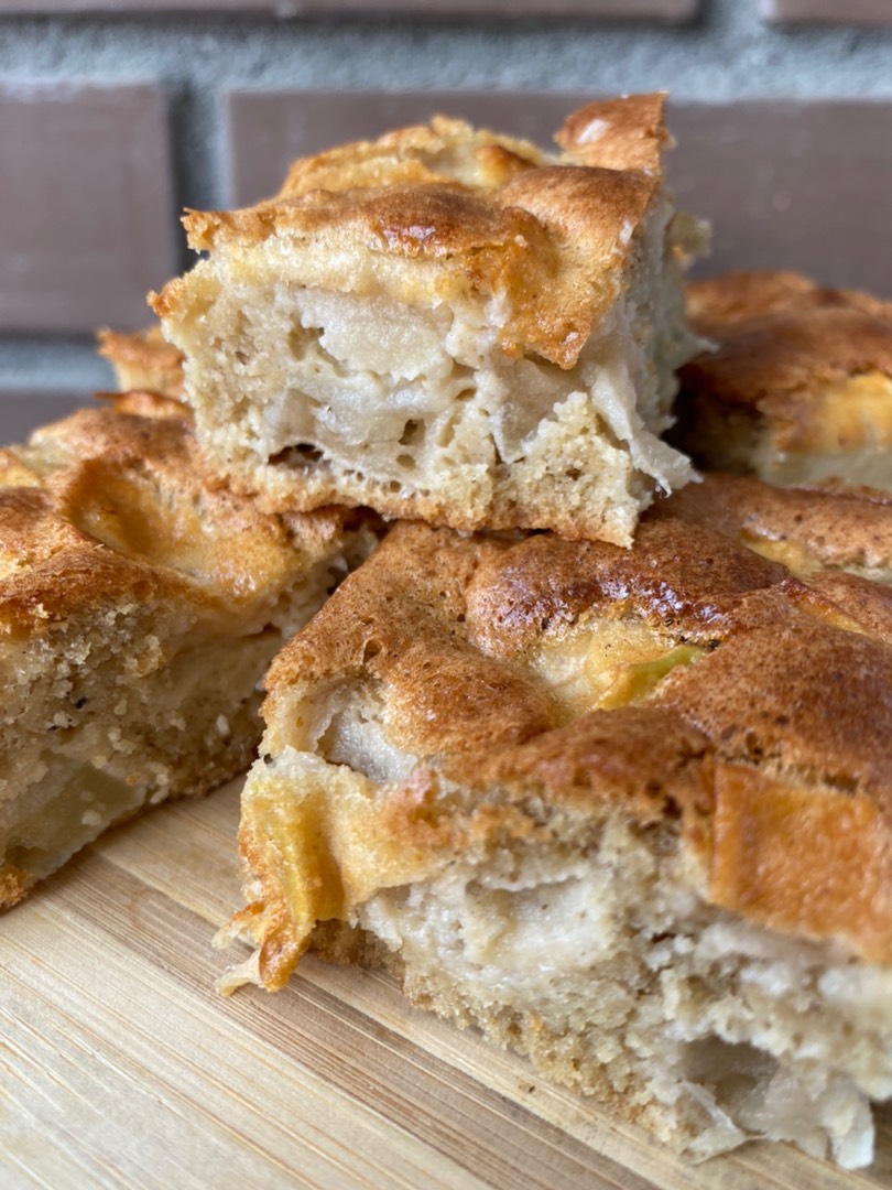 Пирог из черствого хлеба с яблоками