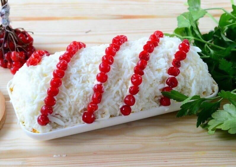 Новогодний Салат из куриной грудинки