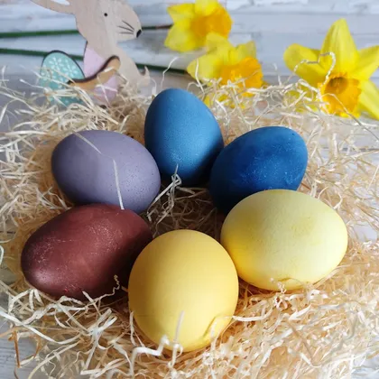 Яйца крашенные натуральными красителями