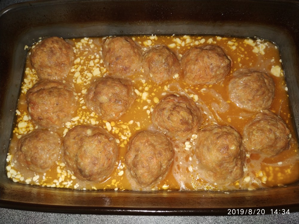 Мясные шарики с овощами
