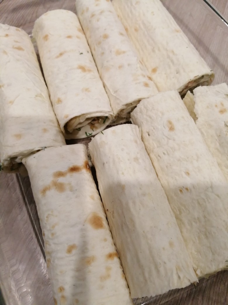 Закусочные рулетики с капустным салатом