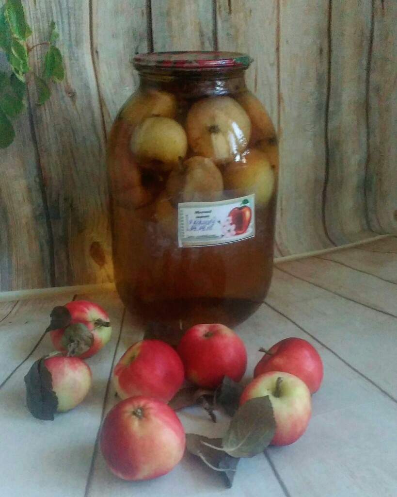 Компот яблоки с корицей