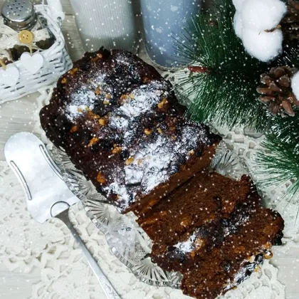 Рождественский шоколадный кекс с бананами орехами и изюмом