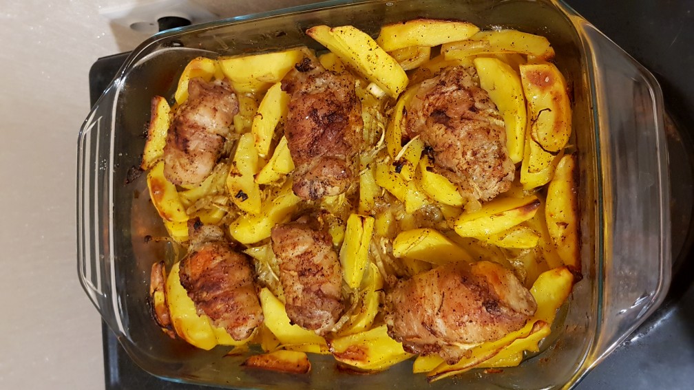 Куриные рулетики с беконом и картофелем