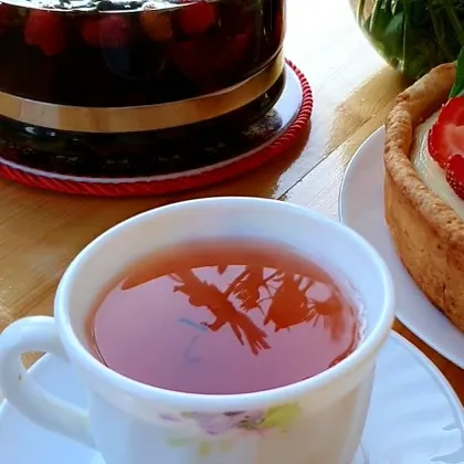 Летний зелёный чай с ягодами
